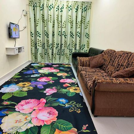 Wafiy Homestay Macang Luaran gambar